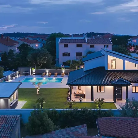 Modern D&v Near The Beaches And Arena By Istrabook * Pula