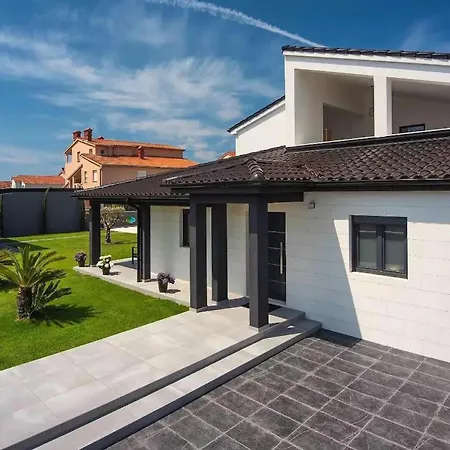 Vila Modern D&v Near The Beaches And Arena By Istrabook